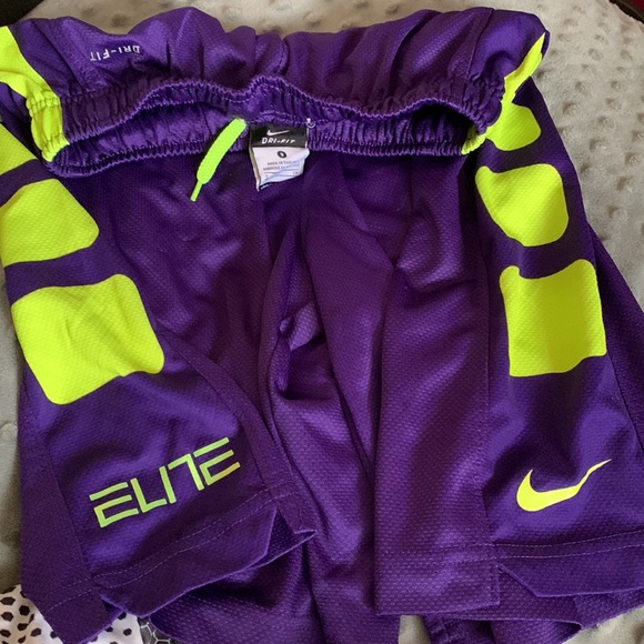 Shorts for big boys 4 for $20. 3 Small size and 1 M size.See video n pics. - Picture 5 of 6